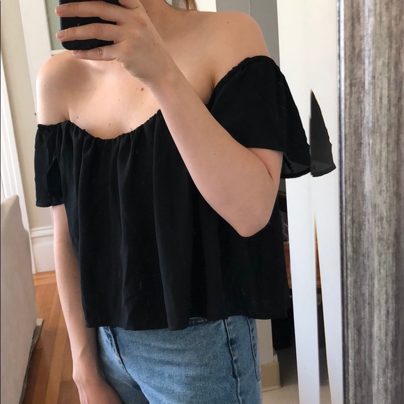 Olivaceous Flowy Crop top with Flutter Sleeves - Picture 3 of 5